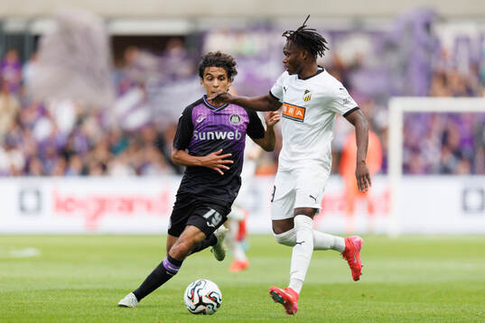 Ali Maamar of Anderlecht and Severin Nioule of Häcken