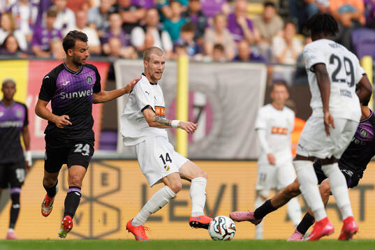 Enric Llansana of Anderlecht and Simon Gustafson of Häcken
