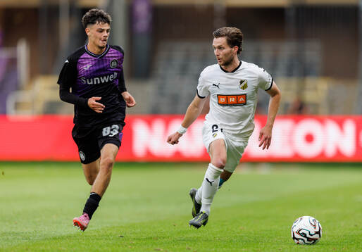 Tristan Degreef of Anderlecht and Adam Lundkvist of Häcken