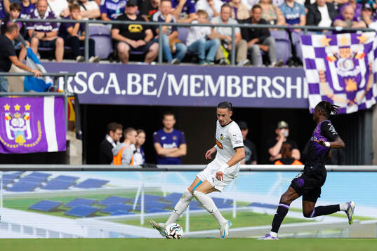 Amor Layouni of Häcken and Moussa Ndiaye of Anderlecht