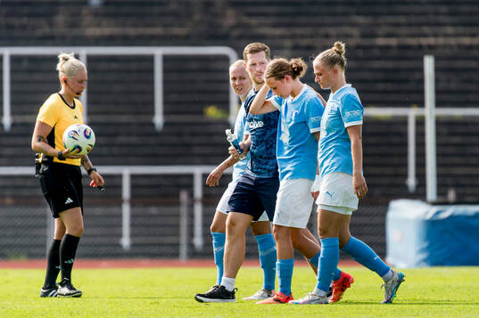 Malmö FFs Lovisa Breland lämnar planen