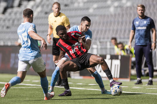 Brommapojkarnas Ezekiel Alladoh och Malmö FFs Andrej Djuric