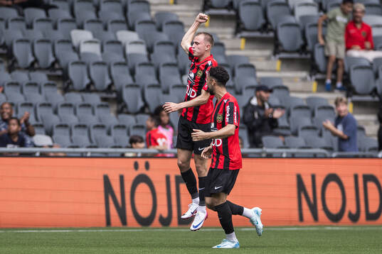 Brommapojkarnas Victor Lind jublar