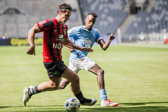Brommapojkarnas Kevin Ackermann och Malmö FFs Taha Ali