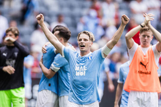 Malmö FFs Jens Stryger Larsen jublar