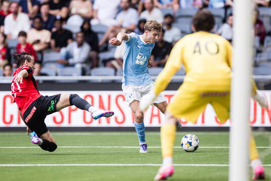 Brommapojkarnas Alex Timossi Andersson och Malmö FFs Hugo