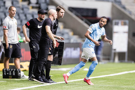 Malmö FFs Martin Olsson byts in