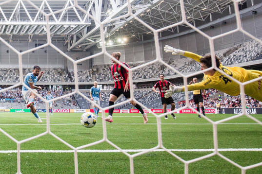 Malmö FFs Sead Haksabanovic gör 2-3 bakom Brommapojkarnas