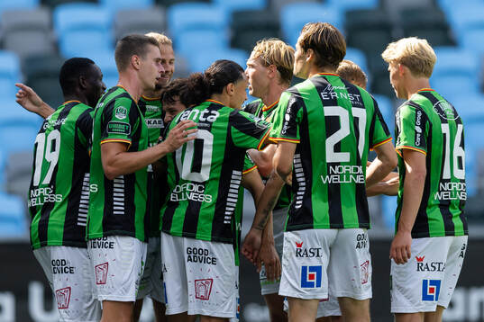GAIS Gustav Lundgren jublar med lagkamrater