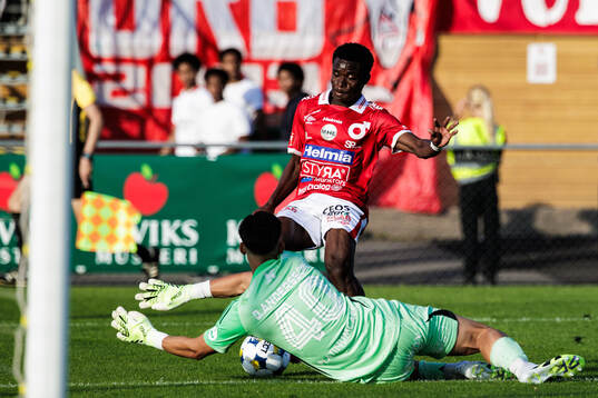 Degerfors Ziyad Salifu och IFK Norrköpings målvakt David