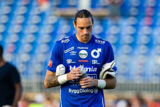 Degerfors målvakt Matvei Igonen deppar
