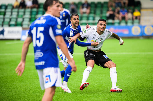 GIF Sundsvalls Marc Manchon och Örebros Ahmed Yasin