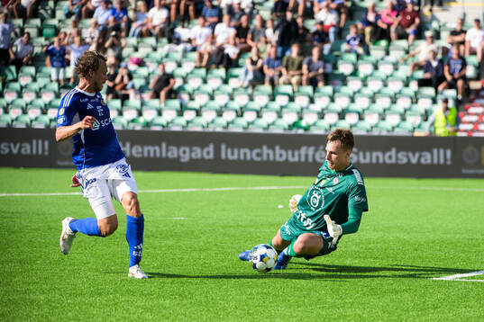 GIF Sundsvalls Pontus Engblom och Örebros Jakub Ojrzy?ski