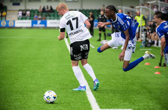Örebros Karl Holmberg och GIF Sundsvalls Yacqub Finey