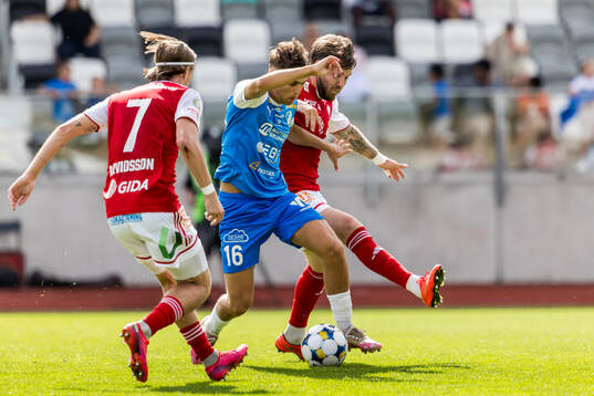 Oddevolds Emir Derviskadic ochSandvikens IFs Samuel