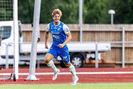 Oddevolds Vincent Poppler har gjort 1-1 och jublar