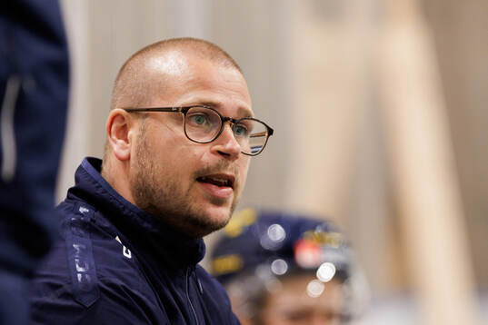 Assistant coach Dennis Bozic
