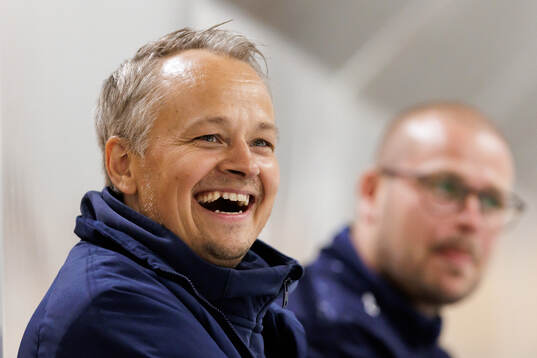Assistant coach Andreas Karlsson