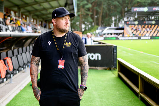 Mjällbys kommunikationsansvarige Jesse James Wahlberg