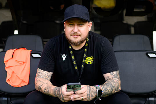 Mjällbys kommunikationsansvarige Jesse James Wahlberg