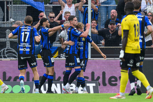 Sirius Robbie Ure jublar med Joakim Persson och Victor