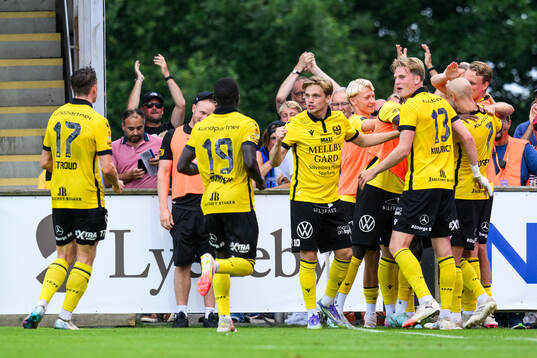 Mjällbys spelare jublar