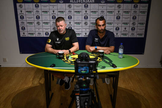 Mjällbys tränare Anders Torstensson och Sirius tränare