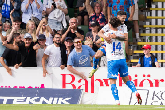 Värnamos Marcus Antonsson och Noah Shamoun jublar