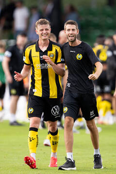 Hammarbys spelare jublar