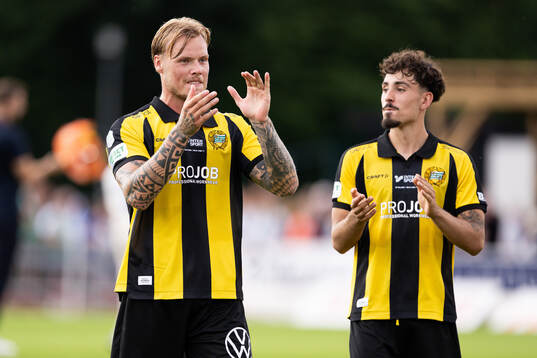 Hammarbys spelare jublar