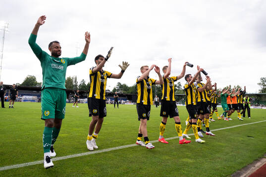 Hammarbys spelare jublar