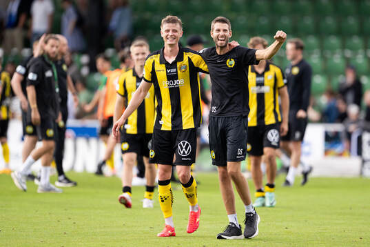 Hammarbys spelare jublar
