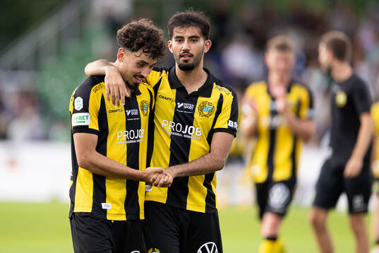 Hammarbys spelare jublar