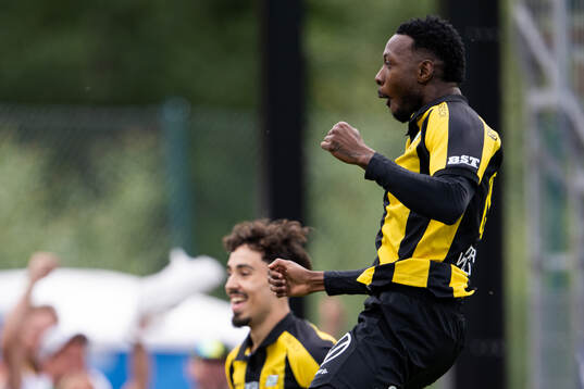 Hammarbys Shaquille Pinas jublar