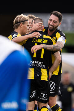 Hammarbys spelare jublar