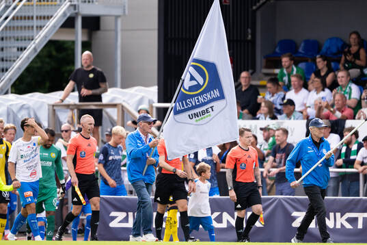 Allsvenskans fana vid inmarsch