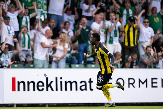 Hammarbys Shaquille Pinas jublar