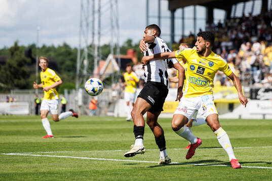 Landskronas Rassa Rahmani och Falkenbergs Leonardo Farah