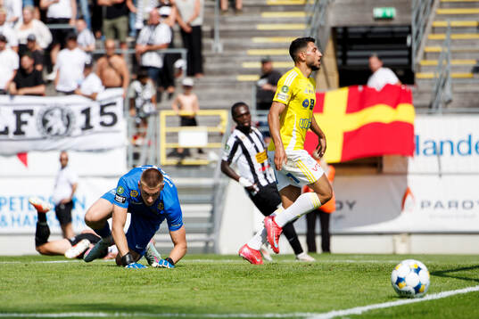 Landskronas målvakt Marcus Pettersson och Falkenbergs