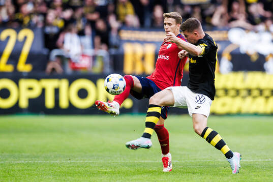 Östers Anssi Suhonen och AIKs Mads Døhr Thychosen