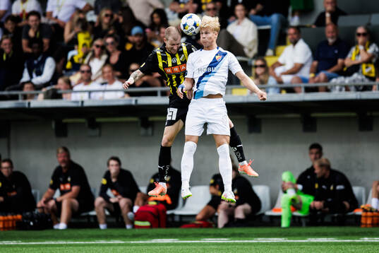 Häckens Simon Gustafson och Djurgårdens Theo Bergvall