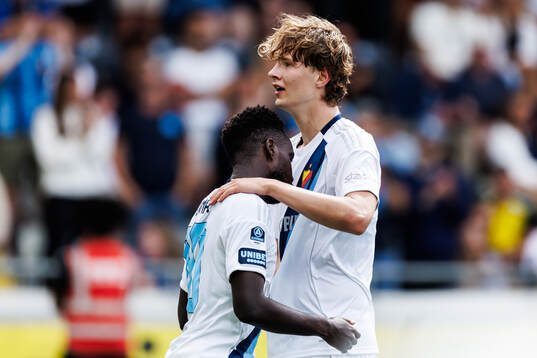 Djurgårdens August Priske Flyger och Tokmac Nguen jublar