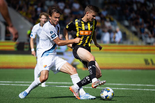 Djurgårdens Albin Ekdal och Häckens Adrian Svanbäck