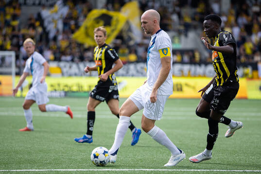 Djurgårdens Marcus Danielson och Häckens John Paul Dembe