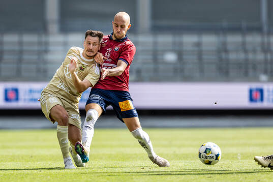 Östersunds Jamie Ryan Hopcutt och Örgrytes Amel Mujanic