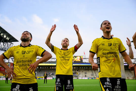 Elfsborgs Johan Larsson jublar