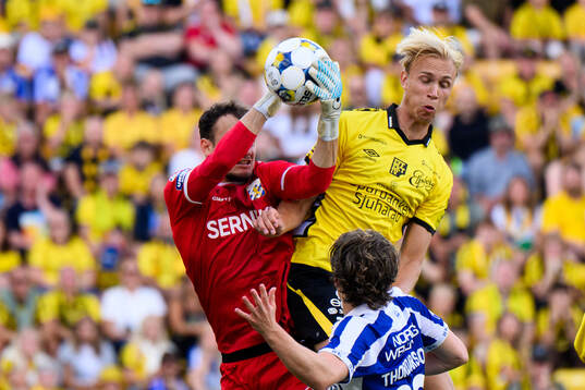 IFK Göteborgs Elis Bishesari och Elfsborgs Leo Östman