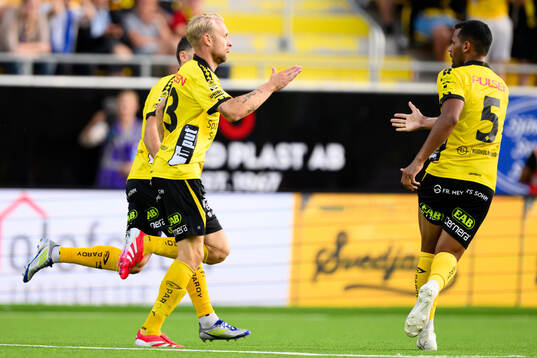 Elfsborgs Johan Larsson jublar