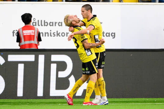 Elfsborgs Johan Larsson och Rasmus Wikström jublar