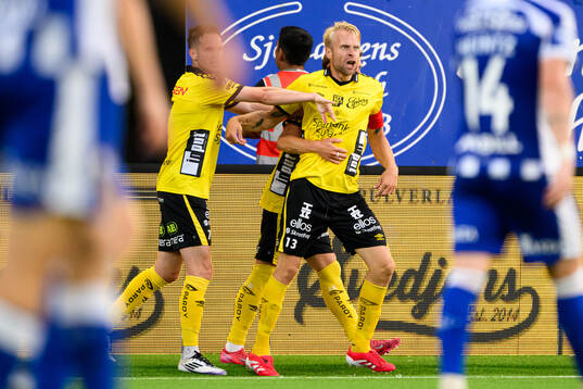 Elfsborgs Johan Larsson jublar